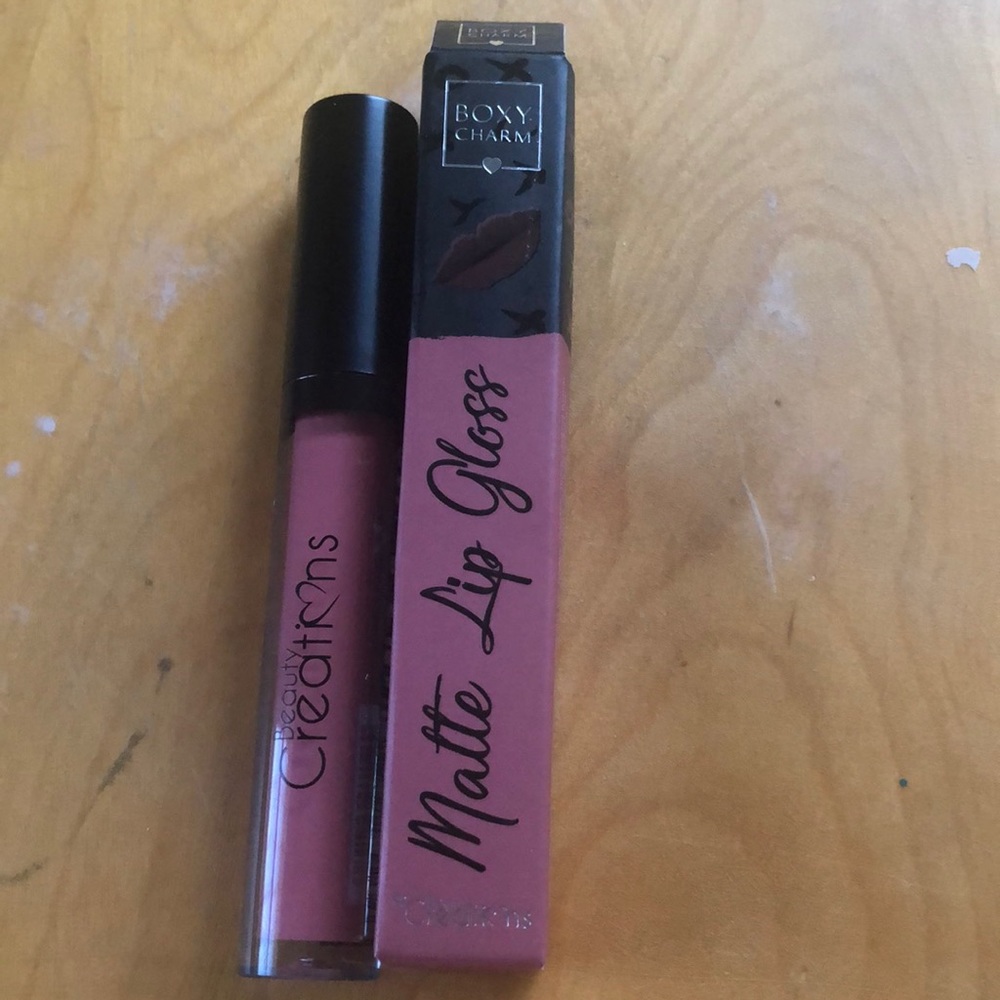 Matte lip gloss , boxy charm